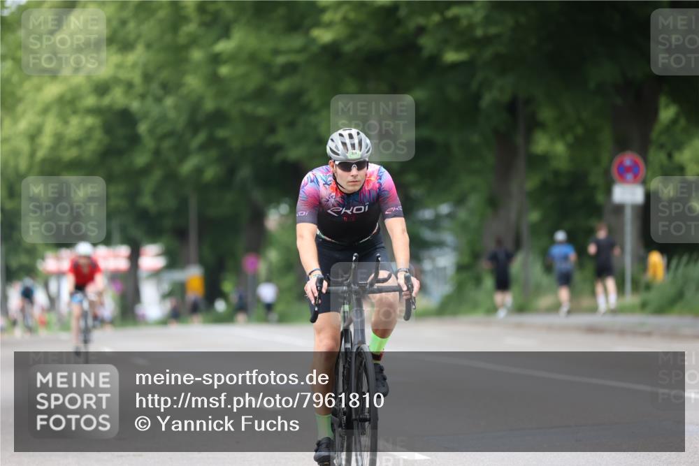 15.06.2025 - 7 Türme Triathlon Yannick Fuchs http://msf.ph/oto/7961810 15.06.2025 13:50:46 Radfahren 389, 911, 1096 meine-sportfotos.de