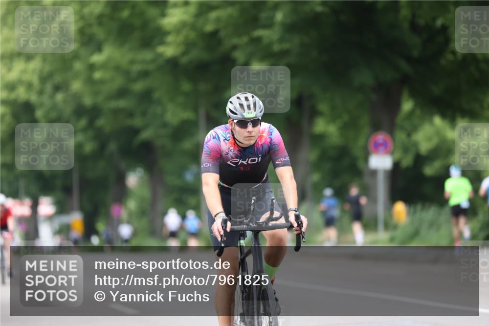 15.06.2025 - 7 Türme Triathlon Yannick Fuchs http://msf.ph/oto/7961825 15.06.2025 13:50:46 Radfahren 389, 911, 1096 meine-sportfotos.de