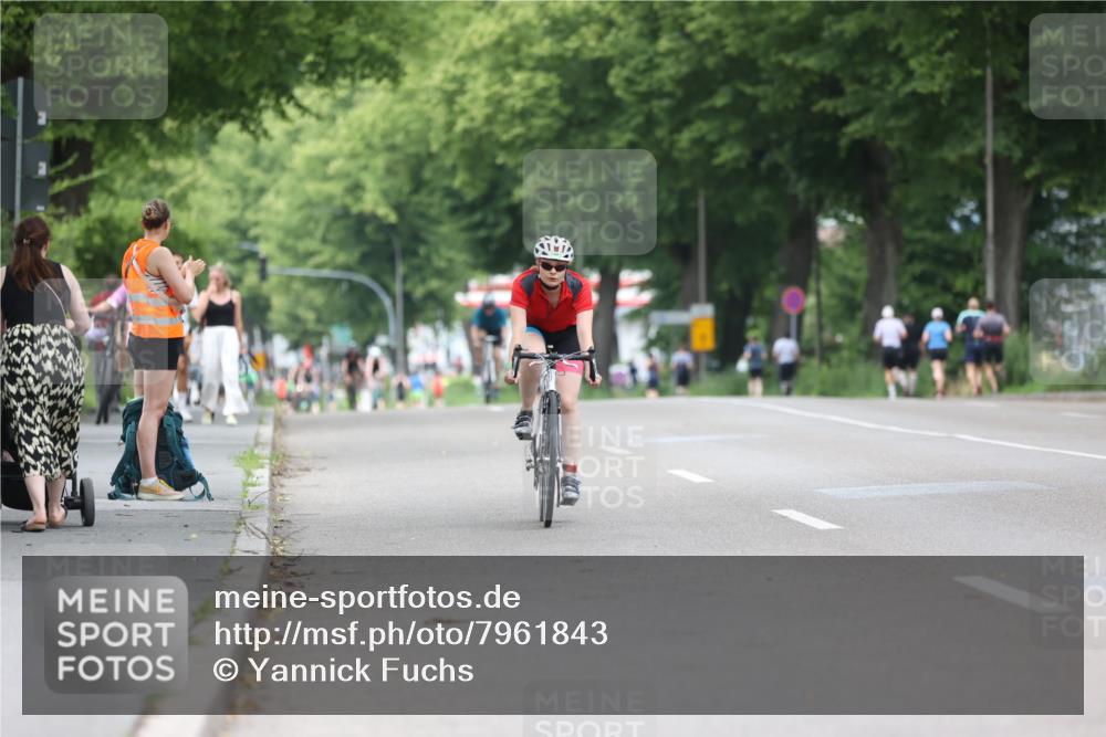 15.06.2025 - 7 Türme Triathlon Yannick Fuchs http://msf.ph/oto/7961843 15.06.2025 13:50:48 Radfahren 389, 911, 954 meine-sportfotos.de