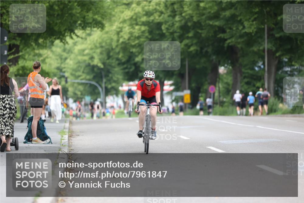 15.06.2025 - 7 Türme Triathlon Yannick Fuchs http://msf.ph/oto/7961847 15.06.2025 13:50:48 Radfahren 389, 911, 954 meine-sportfotos.de