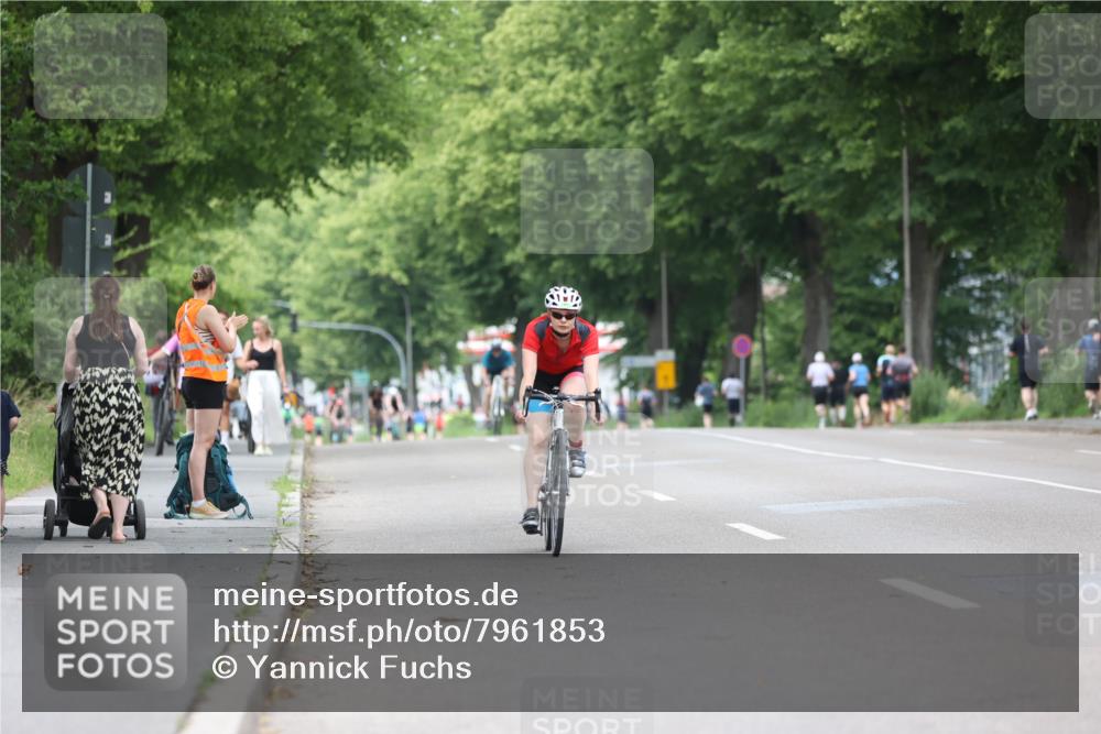 15.06.2025 - 7 Türme Triathlon Yannick Fuchs http://msf.ph/oto/7961853 15.06.2025 13:50:48 Radfahren 389, 911, 954 meine-sportfotos.de