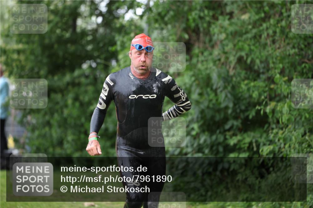 15.06.2025 - 7 Türme Triathlon Michael Strokosch http://msf.ph/oto/7961890 15.06.2025 12:14:05 Schwimmen 370, 395, 439, 442, 466, 497, 501, 543, 599 meine-sportfotos.de