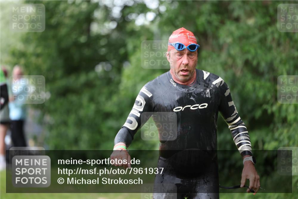 15.06.2025 - 7 Türme Triathlon Michael Strokosch http://msf.ph/oto/7961937 15.06.2025 12:14:06 Schwimmen 370, 395, 439, 442, 466, 497, 501, 543, 599 meine-sportfotos.de
