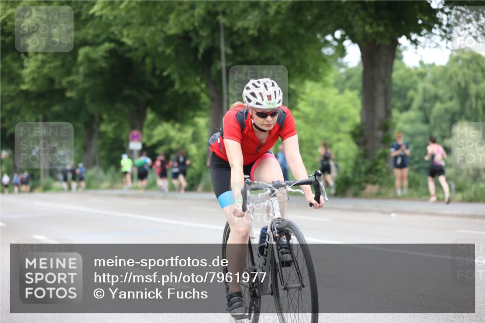 15.06.2025 - 7 Türme Triathlon Yannick Fuchs http://msf.ph/oto/7961977 15.06.2025 13:50:51 Radfahren 256, 389, 911, 954 meine-sportfotos.de