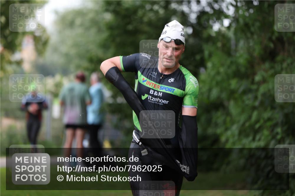 15.06.2025 - 7 Türme Triathlon Michael Strokosch http://msf.ph/oto/7962025 15.06.2025 12:14:08 Schwimmen 370, 395, 439, 442, 466, 497, 501, 543, 599 meine-sportfotos.de