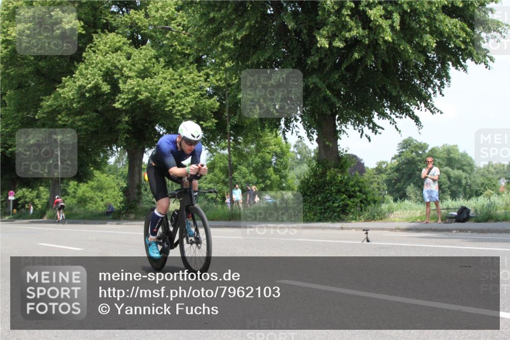 15.06.2025 - 7 Türme Triathlon Yannick Fuchs http://msf.ph/oto/7962103 15.06.2025 12:36:26 Radfahren  meine-sportfotos.de