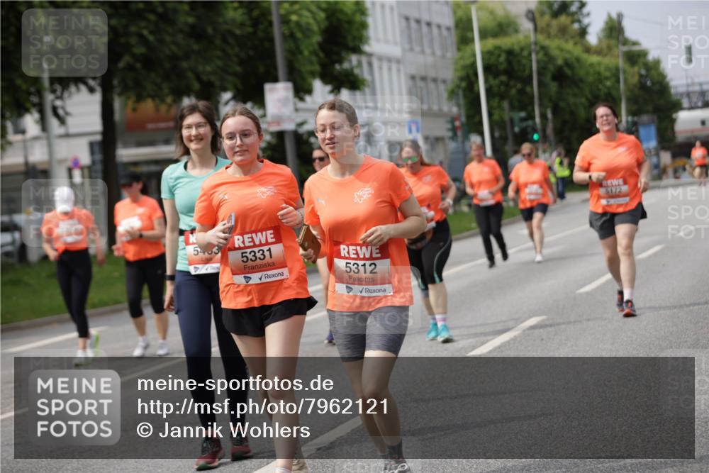 15.06.2025 - REWE Women's Run Jannik Wohlers http://msf.ph/oto/7962121 15.06.2025 09:46:45 Laufen 5403, 5331, 5312, 5172 meine-sportfotos.de
