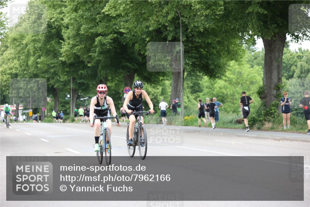15.06.2025 - 7 Türme Triathlon Yannick Fuchs http://msf.ph/oto/7962166 15.06.2025 13:51:03 Radfahren 213, 304, 645, 867, 936, 1012 meine-sportfotos.de