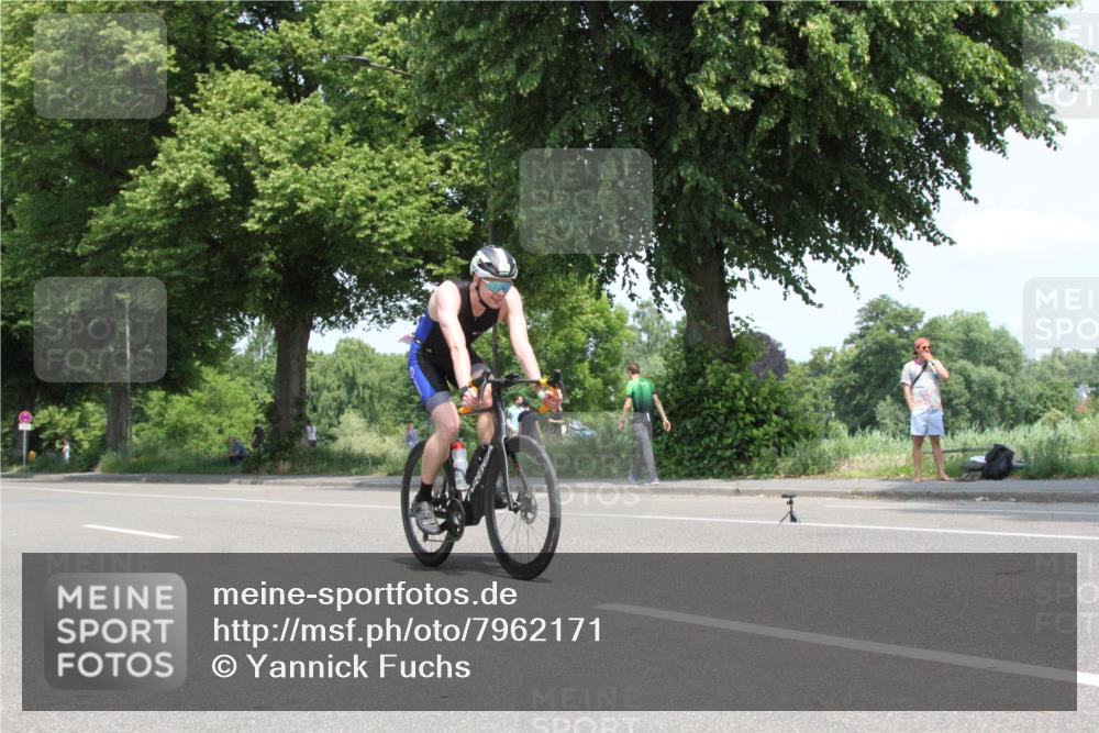 15.06.2025 - 7 Türme Triathlon Yannick Fuchs http://msf.ph/oto/7962171 15.06.2025 12:37:46 Radfahren  meine-sportfotos.de