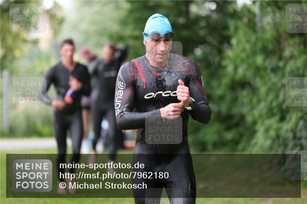 15.06.2025 - 7 Türme Triathlon Michael Strokosch http://msf.ph/oto/7962180 15.06.2025 12:14:21 Schwimmen 370, 439, 442, 466, 496, 498 meine-sportfotos.de