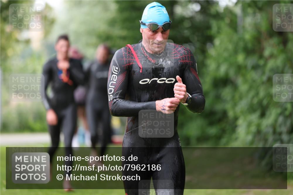 15.06.2025 - 7 Türme Triathlon Michael Strokosch http://msf.ph/oto/7962186 15.06.2025 12:14:21 Schwimmen 370, 439, 442, 466, 496, 498 meine-sportfotos.de