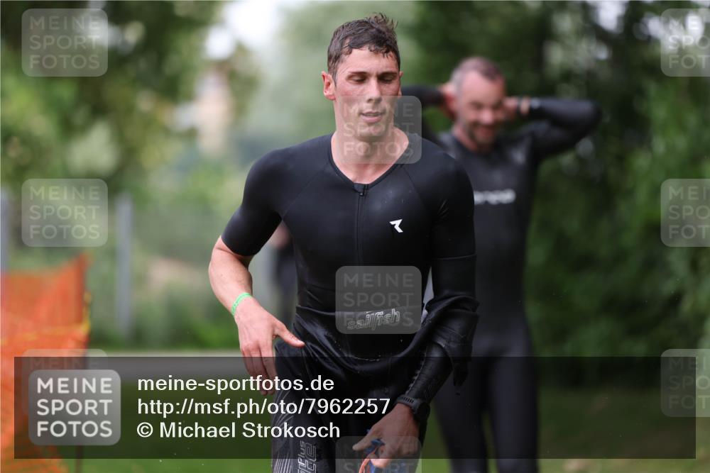 15.06.2025 - 7 Türme Triathlon Michael Strokosch http://msf.ph/oto/7962257 15.06.2025 12:14:24 Schwimmen 370, 439, 442, 466, 496, 498 meine-sportfotos.de