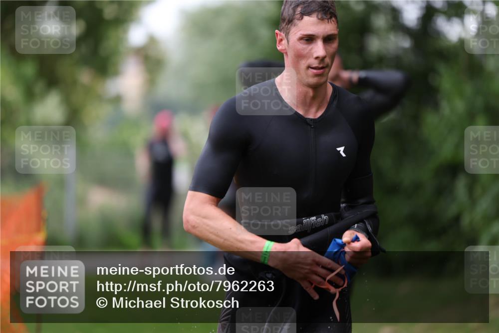 15.06.2025 - 7 Türme Triathlon Michael Strokosch http://msf.ph/oto/7962263 15.06.2025 12:14:24 Schwimmen 370, 439, 442, 466, 496, 498 meine-sportfotos.de