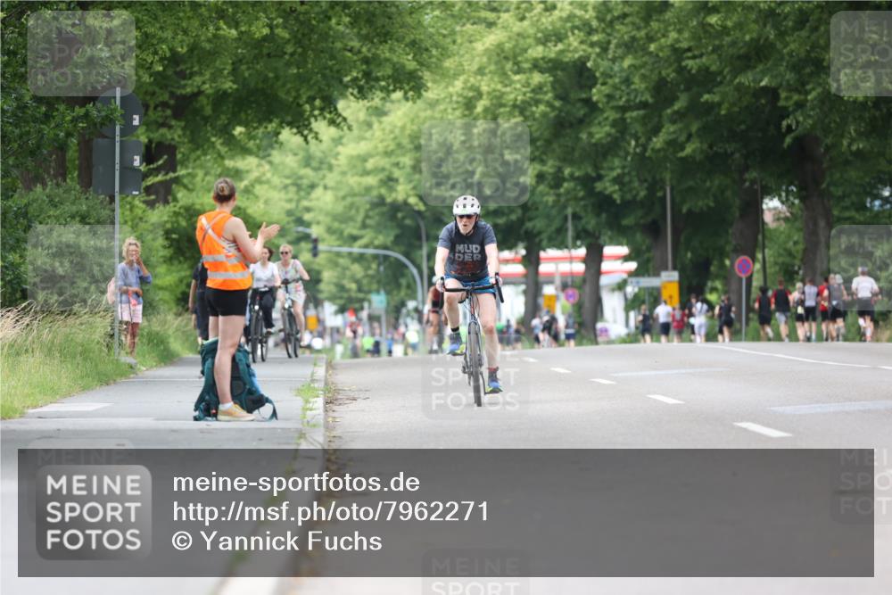 15.06.2025 - 7 Türme Triathlon Yannick Fuchs http://msf.ph/oto/7962271 15.06.2025 13:51:39 Radfahren 977, 1008 meine-sportfotos.de