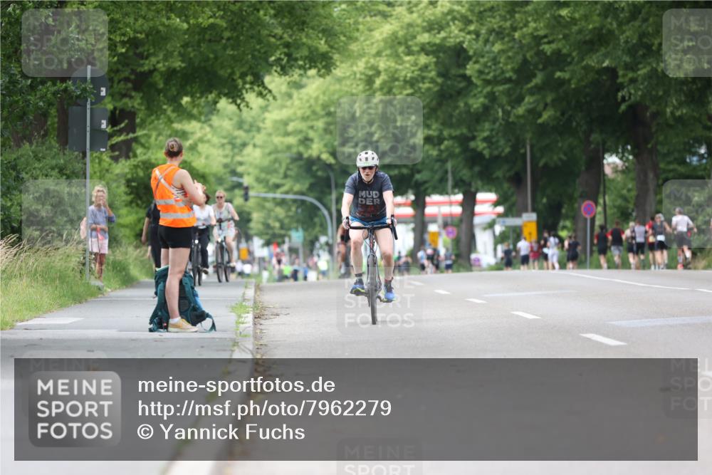 15.06.2025 - 7 Türme Triathlon Yannick Fuchs http://msf.ph/oto/7962279 15.06.2025 13:51:39 Radfahren 977, 1008 meine-sportfotos.de