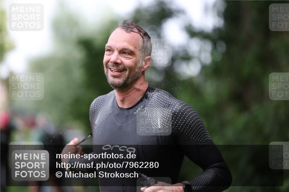 15.06.2025 - 7 Türme Triathlon Michael Strokosch http://msf.ph/oto/7962280 15.06.2025 12:14:26 Schwimmen 370, 439, 442, 466, 496, 498 meine-sportfotos.de