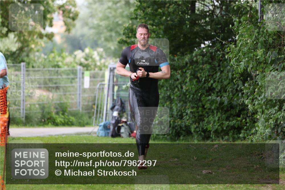 15.06.2025 - 7 Türme Triathlon Michael Strokosch http://msf.ph/oto/7962297 15.06.2025 12:14:28 Schwimmen 370, 439, 442, 466, 496, 498 meine-sportfotos.de