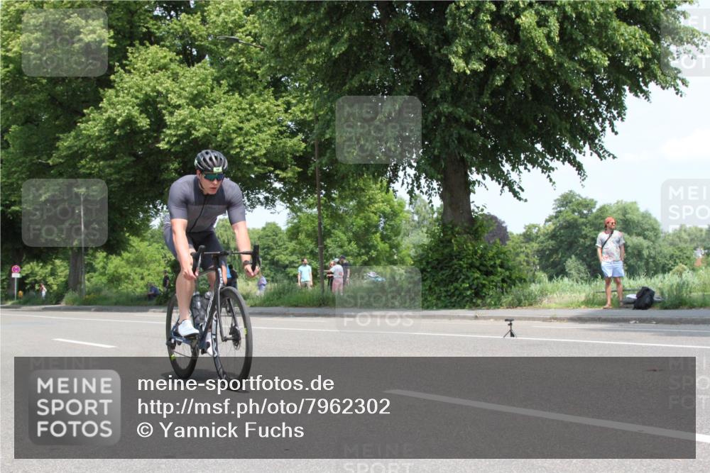 15.06.2025 - 7 Türme Triathlon Yannick Fuchs http://msf.ph/oto/7962302 15.06.2025 12:39:10 Radfahren  meine-sportfotos.de