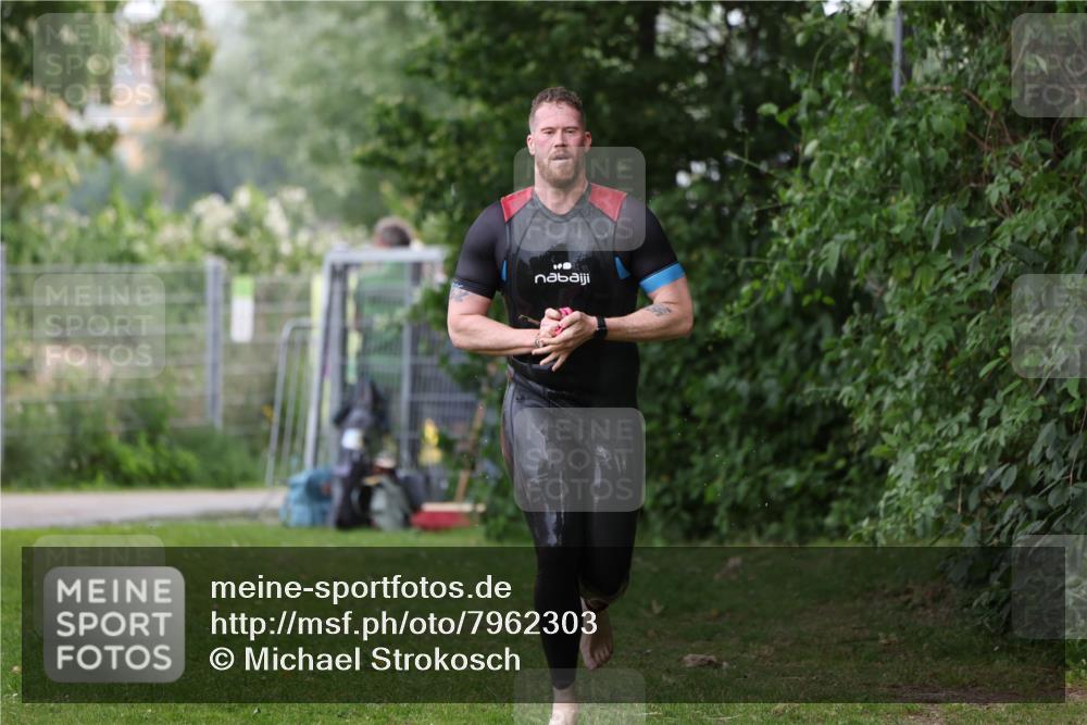15.06.2025 - 7 Türme Triathlon Michael Strokosch http://msf.ph/oto/7962303 15.06.2025 12:14:29 Schwimmen 370, 439, 442, 466, 496, 498 meine-sportfotos.de