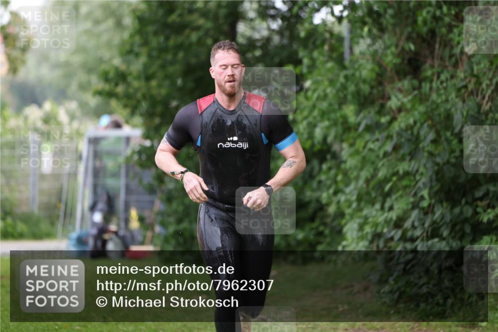 15.06.2025 - 7 Türme Triathlon Michael Strokosch http://msf.ph/oto/7962307 15.06.2025 12:14:29 Schwimmen 370, 439, 442, 466, 496, 498 meine-sportfotos.de