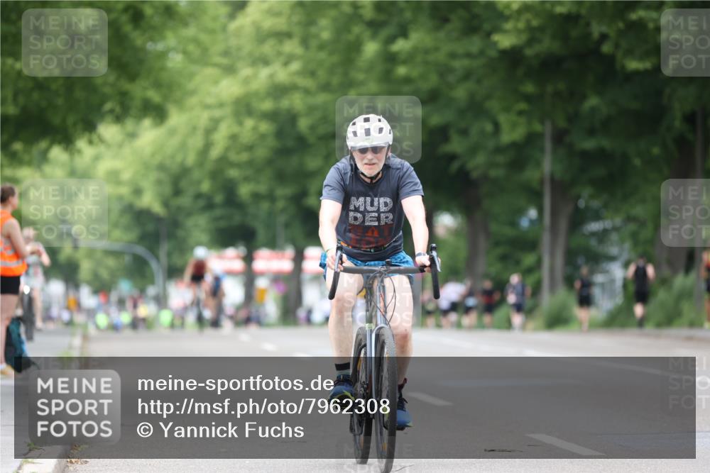 15.06.2025 - 7 Türme Triathlon Yannick Fuchs http://msf.ph/oto/7962308 15.06.2025 13:51:41 Radfahren 718, 1008 meine-sportfotos.de