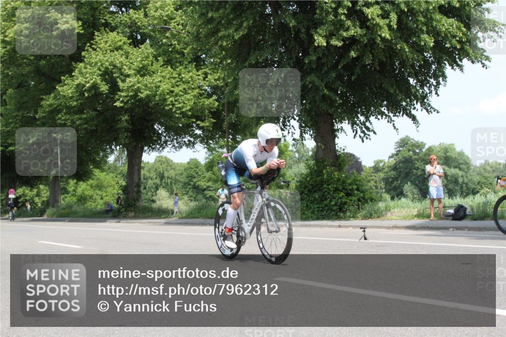 15.06.2025 - 7 Türme Triathlon Yannick Fuchs http://msf.ph/oto/7962312 15.06.2025 12:39:23 Radfahren  meine-sportfotos.de
