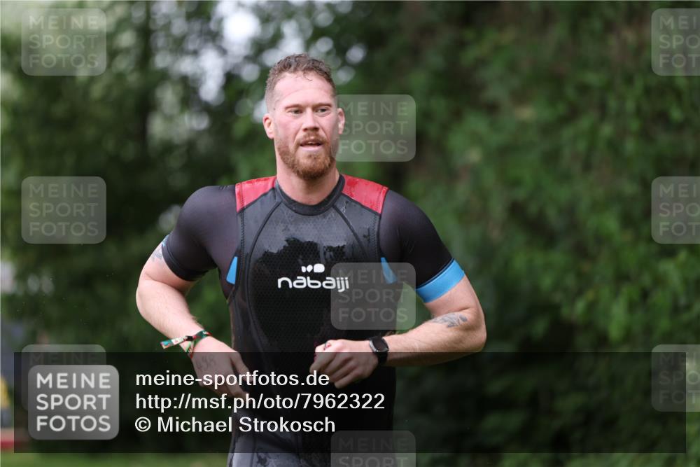 15.06.2025 - 7 Türme Triathlon Michael Strokosch http://msf.ph/oto/7962322 15.06.2025 12:14:31 Schwimmen 370, 439, 442, 466, 496, 498 meine-sportfotos.de