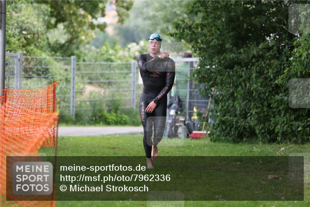 15.06.2025 - 7 Türme Triathlon Michael Strokosch http://msf.ph/oto/7962336 15.06.2025 12:14:34 Schwimmen 370, 439, 496, 498 meine-sportfotos.de