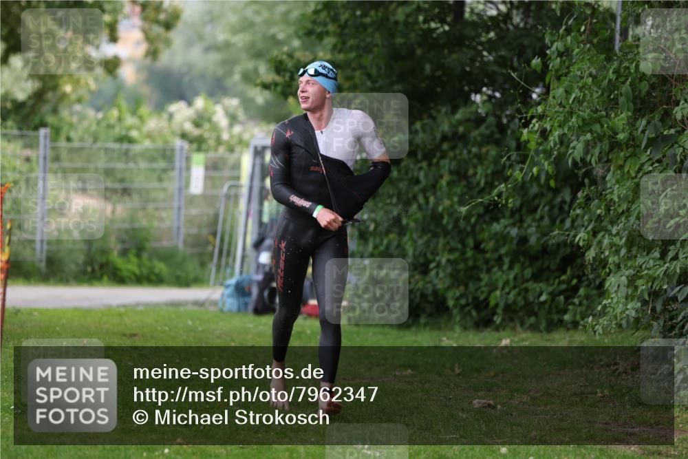 15.06.2025 - 7 Türme Triathlon Michael Strokosch http://msf.ph/oto/7962347 15.06.2025 12:14:35 Schwimmen 370, 496, 498 meine-sportfotos.de