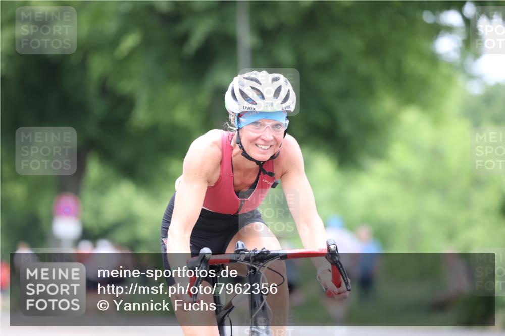 15.06.2025 - 7 Türme Triathlon Yannick Fuchs http://msf.ph/oto/7962356 15.06.2025 13:51:48 Radfahren 718, 893, 1021 meine-sportfotos.de