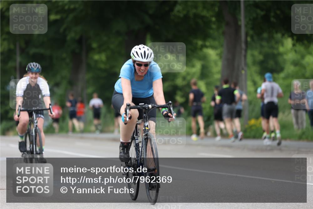 15.06.2025 - 7 Türme Triathlon Yannick Fuchs http://msf.ph/oto/7962369 15.06.2025 13:51:49 Radfahren 718, 823, 893, 1021 meine-sportfotos.de