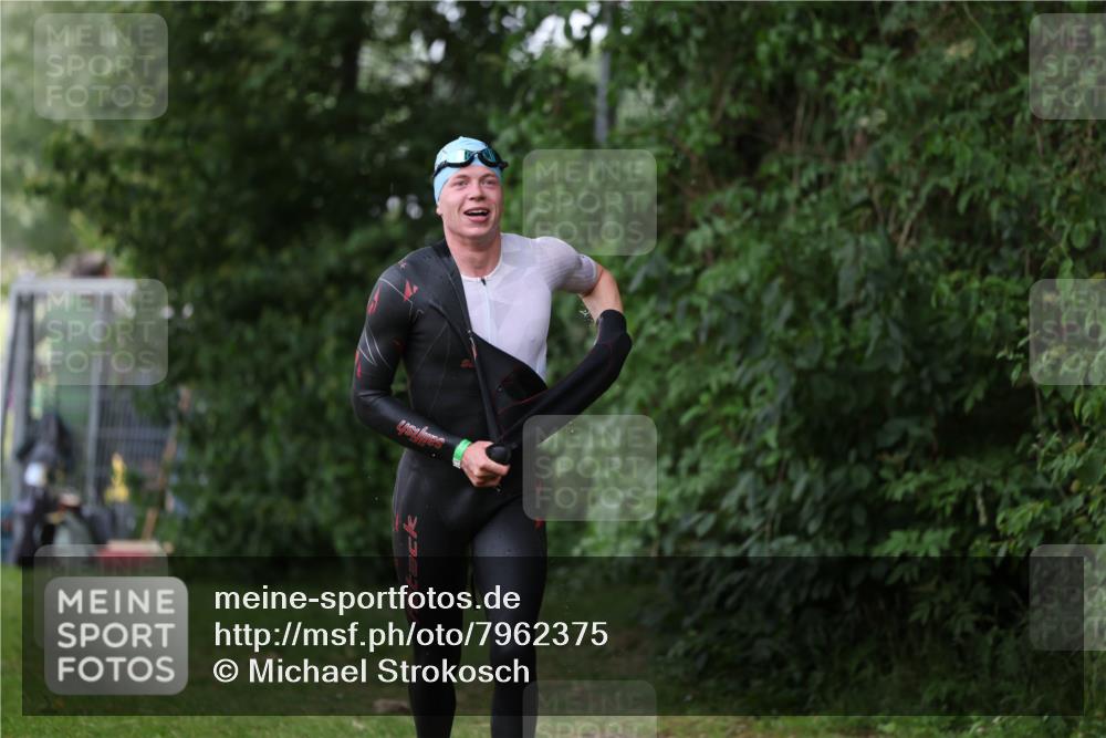 15.06.2025 - 7 Türme Triathlon Michael Strokosch http://msf.ph/oto/7962375 15.06.2025 12:14:36 Schwimmen 496, 498, 655 meine-sportfotos.de