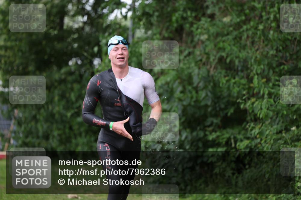 15.06.2025 - 7 Türme Triathlon Michael Strokosch http://msf.ph/oto/7962386 15.06.2025 12:14:37 Schwimmen 448, 477, 496, 498, 655 meine-sportfotos.de