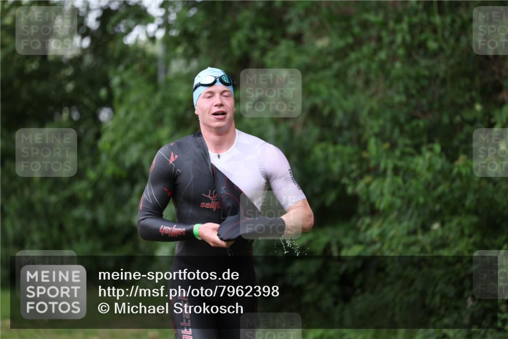 15.06.2025 - 7 Türme Triathlon Michael Strokosch http://msf.ph/oto/7962398 15.06.2025 12:14:37 Schwimmen 448, 477, 496, 498, 655 meine-sportfotos.de