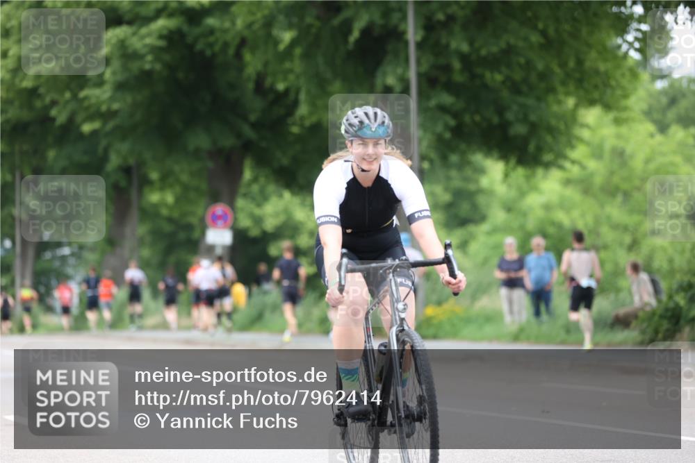 15.06.2025 - 7 Türme Triathlon Yannick Fuchs http://msf.ph/oto/7962414 15.06.2025 13:51:50 Radfahren 718, 823, 893, 1021 meine-sportfotos.de