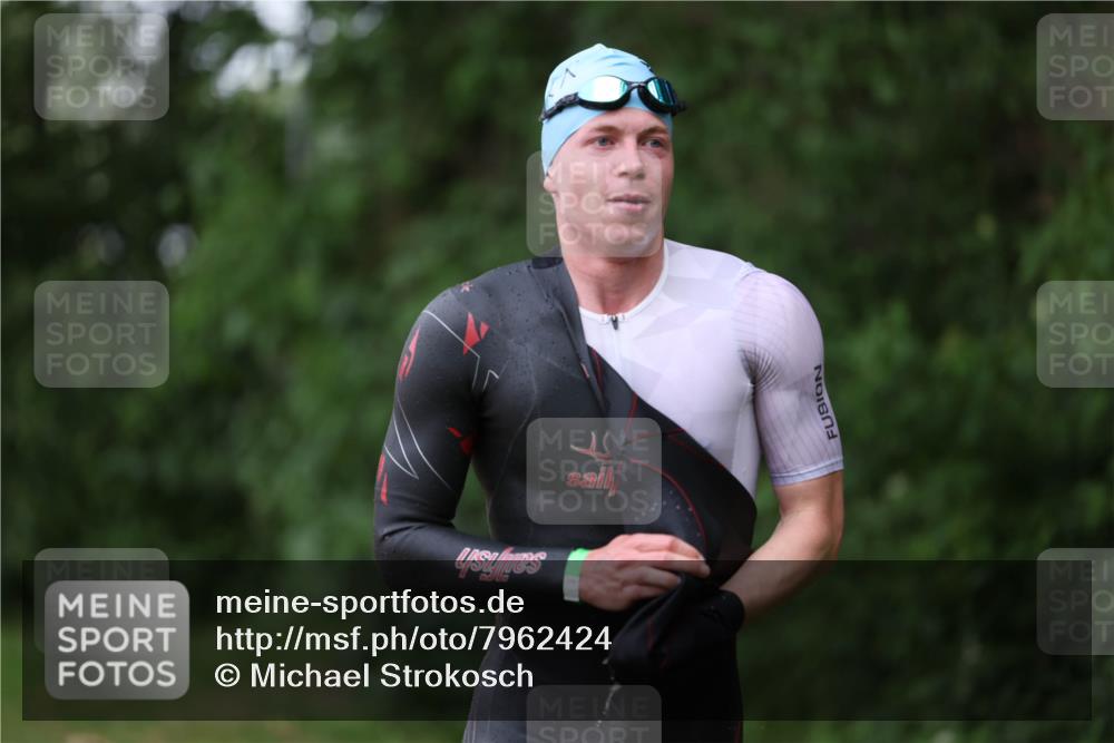 15.06.2025 - 7 Türme Triathlon Michael Strokosch http://msf.ph/oto/7962424 15.06.2025 12:14:38 Schwimmen 375, 448, 477, 496, 498, 655 meine-sportfotos.de