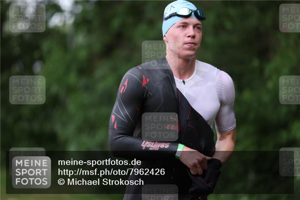 15.06.2025 - 7 Türme Triathlon Michael Strokosch http://msf.ph/oto/7962426 15.06.2025 12:14:38 Schwimmen 375, 448, 477, 496, 498, 655 meine-sportfotos.de