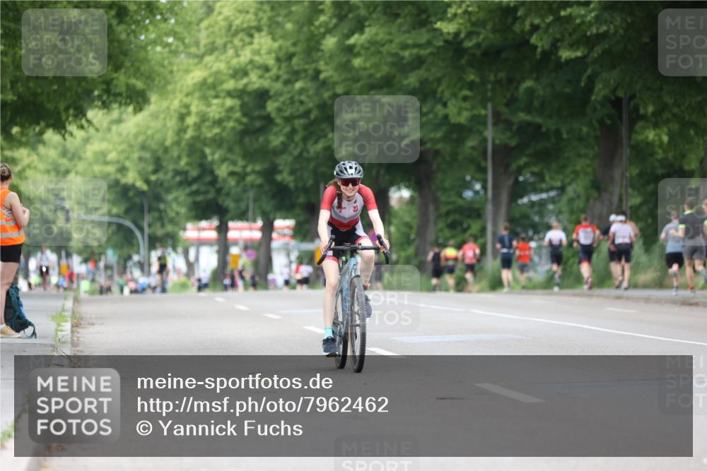 15.06.2025 - 7 Türme Triathlon Yannick Fuchs http://msf.ph/oto/7962462 15.06.2025 13:51:54 Radfahren 823, 845 meine-sportfotos.de