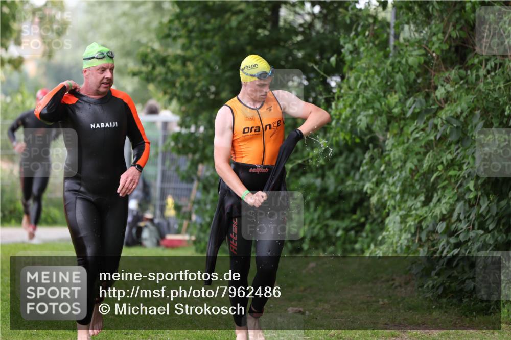 15.06.2025 - 7 Türme Triathlon Michael Strokosch http://msf.ph/oto/7962486 15.06.2025 12:14:50 Schwimmen 375, 448, 477, 504, 651, 655 meine-sportfotos.de