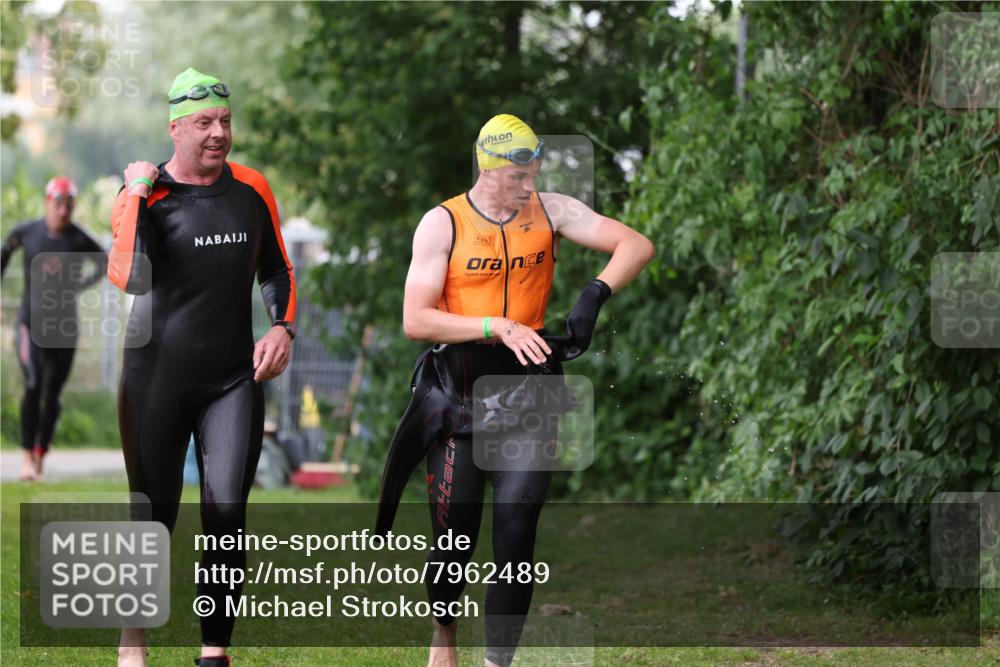 15.06.2025 - 7 Türme Triathlon Michael Strokosch http://msf.ph/oto/7962489 15.06.2025 12:14:50 Schwimmen 375, 448, 477, 504, 651, 655 meine-sportfotos.de