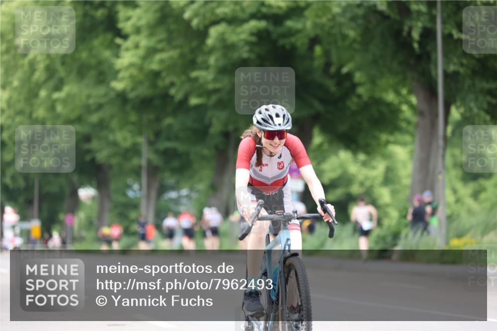 15.06.2025 - 7 Türme Triathlon Yannick Fuchs http://msf.ph/oto/7962493 15.06.2025 13:51:55 Radfahren 823, 845 meine-sportfotos.de
