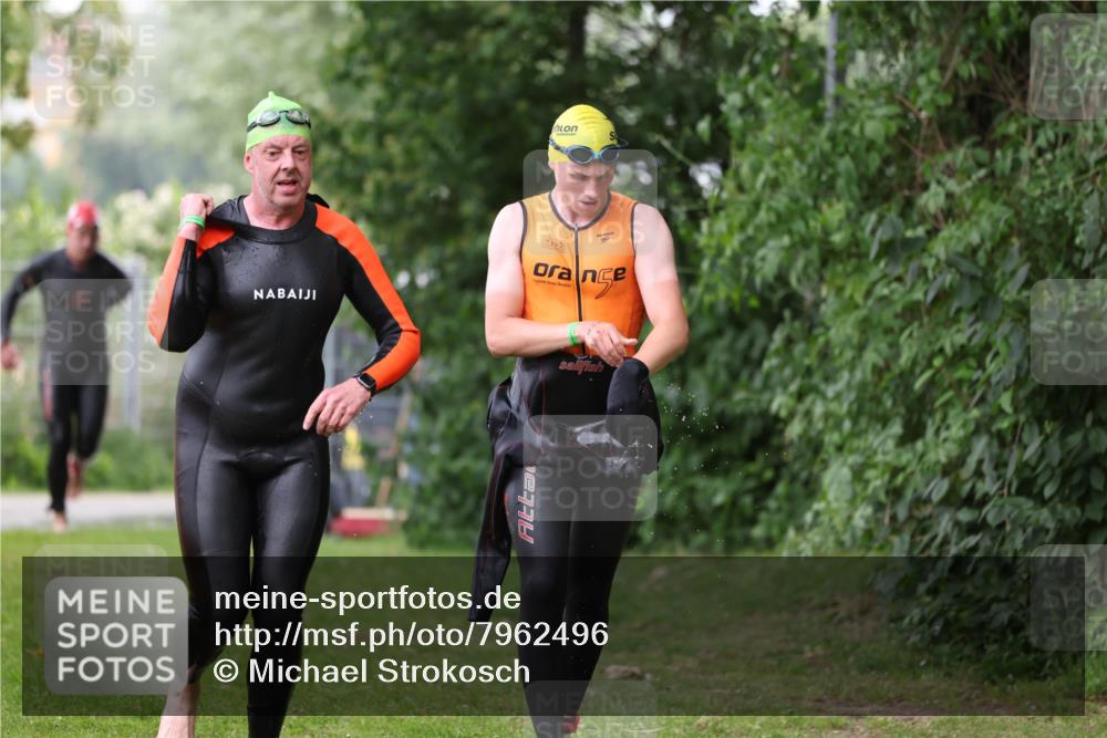 15.06.2025 - 7 Türme Triathlon Michael Strokosch http://msf.ph/oto/7962496 15.06.2025 12:14:50 Schwimmen 375, 448, 477, 504, 651, 655 meine-sportfotos.de