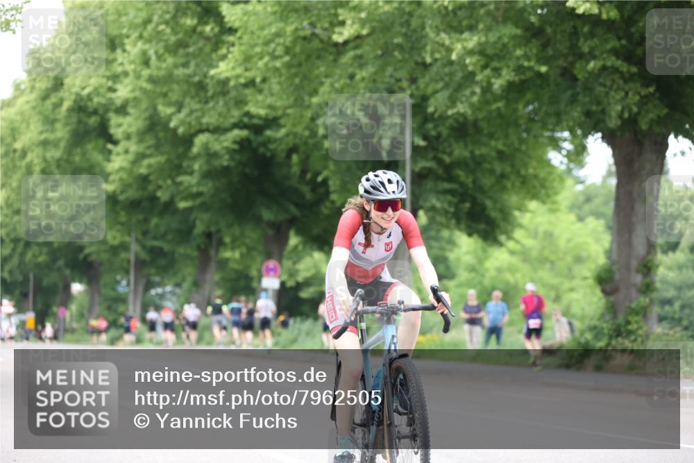 15.06.2025 - 7 Türme Triathlon Yannick Fuchs http://msf.ph/oto/7962505 15.06.2025 13:51:56 Radfahren 823, 845 meine-sportfotos.de