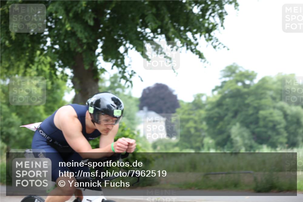 15.06.2025 - 7 Türme Triathlon Yannick Fuchs http://msf.ph/oto/7962519 15.06.2025 11:03:14 Radfahren  meine-sportfotos.de