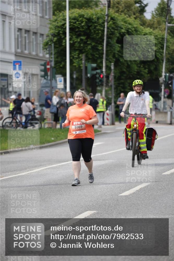 15.06.2025 - REWE Women's Run Jannik Wohlers http://msf.ph/oto/7962533 15.06.2025 09:47:15 Laufen 5569 meine-sportfotos.de