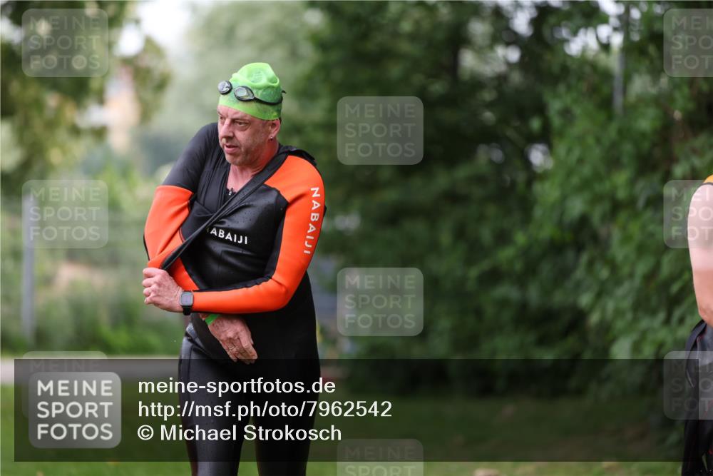 15.06.2025 - 7 Türme Triathlon Michael Strokosch http://msf.ph/oto/7962542 15.06.2025 12:14:52 Schwimmen 375, 448, 477, 504, 651, 655 meine-sportfotos.de