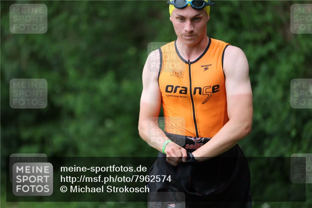 15.06.2025 - 7 Türme Triathlon Michael Strokosch http://msf.ph/oto/7962574 15.06.2025 12:14:53 Schwimmen 375, 448, 477, 504, 651, 655 meine-sportfotos.de