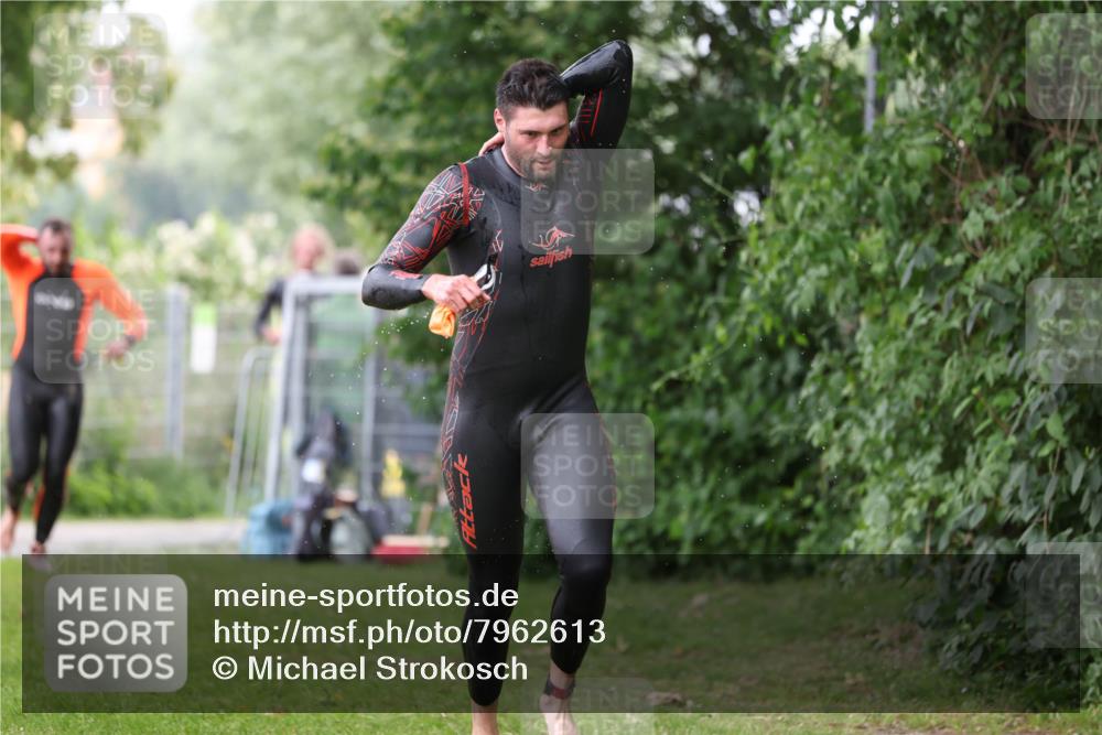 15.06.2025 - 7 Türme Triathlon Michael Strokosch http://msf.ph/oto/7962613 15.06.2025 12:14:58 Schwimmen 375, 448, 477, 504, 651, 655 meine-sportfotos.de