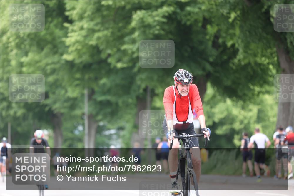 15.06.2025 - 7 Türme Triathlon Yannick Fuchs http://msf.ph/oto/7962623 15.06.2025 13:52:15 Radfahren 1000 meine-sportfotos.de