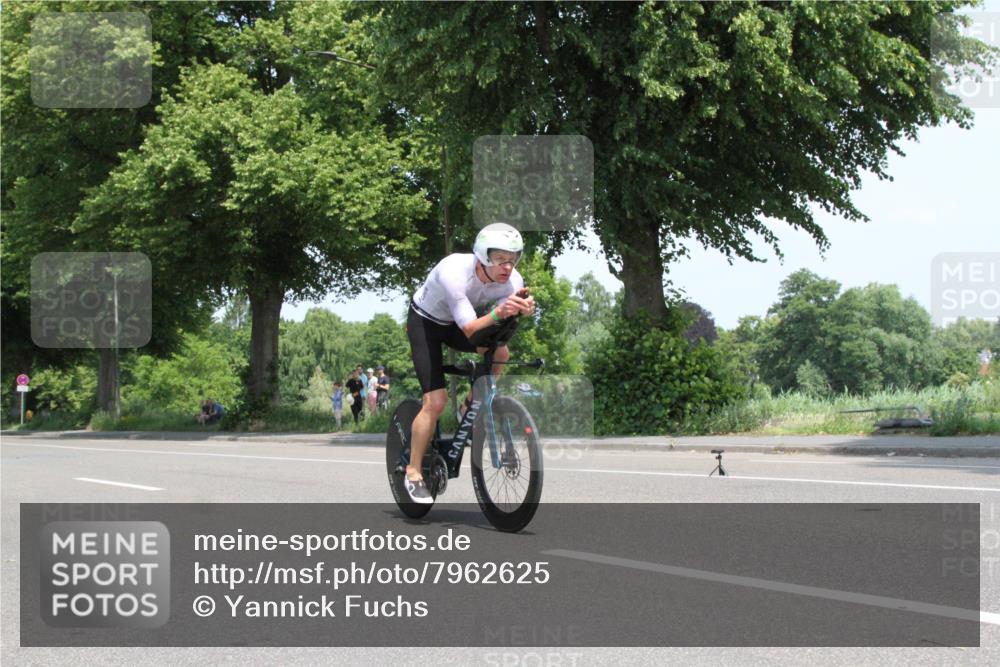 15.06.2025 - 7 Türme Triathlon Yannick Fuchs http://msf.ph/oto/7962625 15.06.2025 12:43:50 Radfahren  meine-sportfotos.de